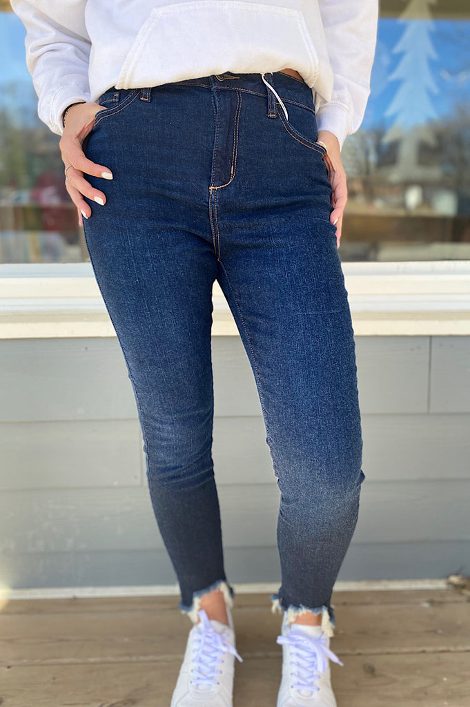 Case High Rise Dark Wash Hi-Low Hem