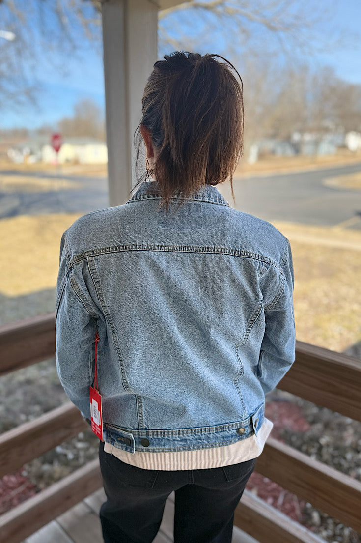 Rowyn Rowyn Light Wash Denim Jacket – j Boutique ne