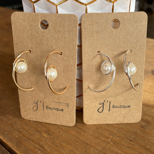 Wire Pearl Hoop Earrings {2 colors}